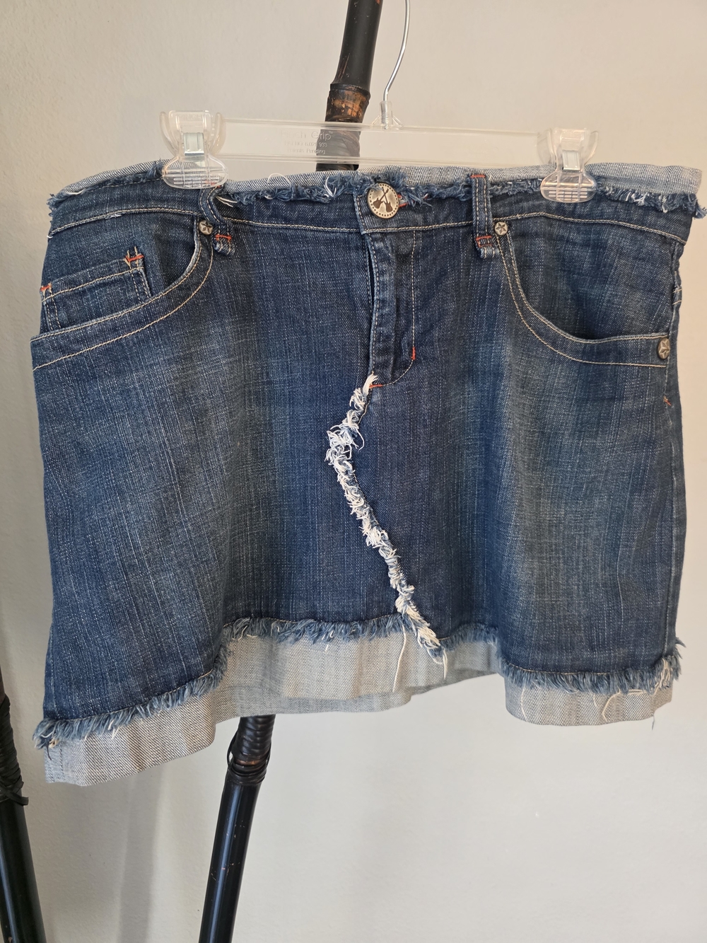 BCBG Rockin' Dark Blue Distressed Denim Mini Skirt Size 32 Pristine Condition